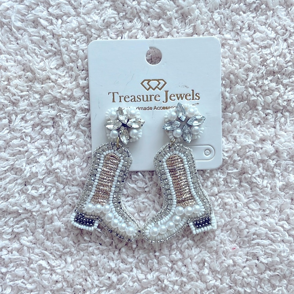 BRAND NEW HANDMADE BEADED COWBOY BOOT EARRINGS